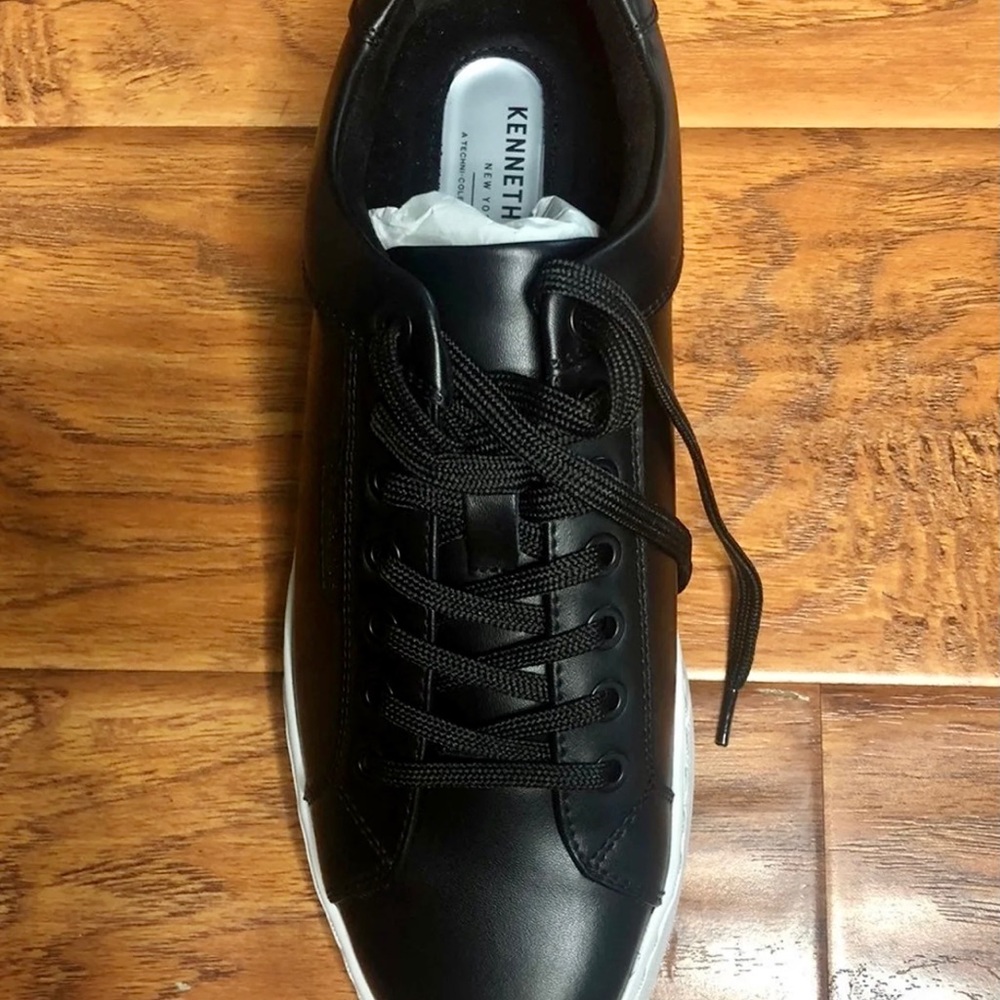 Kenneth Cole Sneaker - Picture 2 of 6